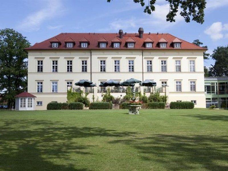 Landhotel Schloss Teschow Teterow Exterior foto